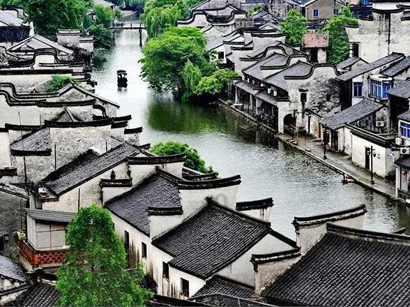 玩具店里的娃娃